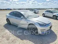 2018 Tesla Model 3 фото