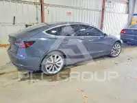 2018 Tesla Model 3 фото