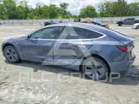 2018 Tesla Model 3 фото