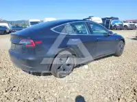 2018 Tesla Model 3 фото