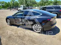 2018 Tesla Model 3 фото