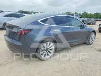 2018 Tesla Model 3 фото