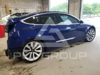 2018 Tesla Model 3 фото