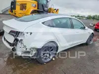 2018 Tesla Model 3 фото