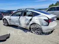 2018 Tesla Model 3 фото