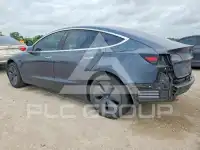 2018 Tesla Model 3 фото