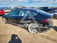 2018 Tesla Model 3 фото