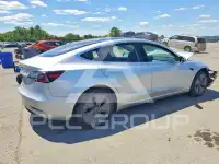 2018 Tesla Model 3 фото