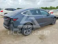 2018 Tesla Model 3 фото