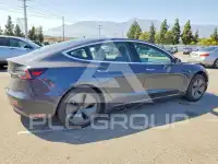 2018 Tesla Model 3 фото