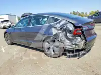 2018 Tesla Model 3 фото