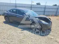 2018 Tesla Model 3 фото