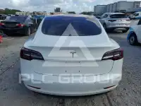 2018 Tesla Model 3 фото