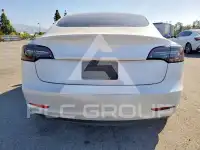 2018 Tesla Model 3 фото