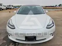 2018 Tesla Model 3 фото