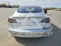 2018 Tesla Model 3 фото