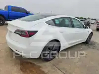 2018 Tesla Model 3 фото