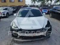 2018 Tesla Model 3 фото
