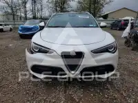 2018 Alfa Romeo Stelvio фото