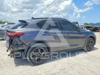 2018 Alfa Romeo Stelvio photo