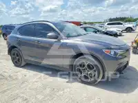 2018 Alfa Romeo Stelvio photo