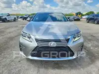 2018 Lexus ES350 photo