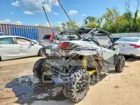 2018 Can-AM Sidebyside фото