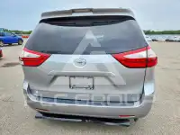 2018 Toyota SIENNA photo