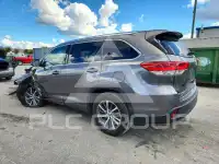 2018 Toyota Highlander photo