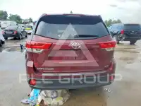2018 Toyota Highlander photo