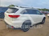 2018 Toyota Highlander photo
