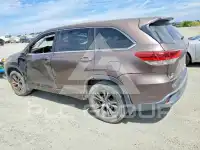 2018 Toyota Highlander photo