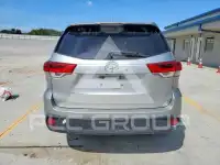 2018 Toyota Highlander photo
