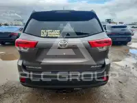 2018 Toyota Highlander photo