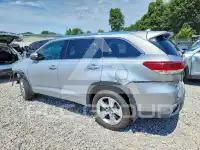 2018 Toyota Highlander photo