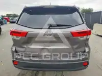 2018 Toyota Highlander photo