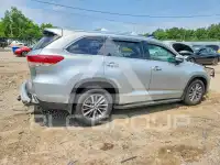 2018 Toyota Highlander photo