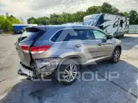 2018 Toyota Highlander photo