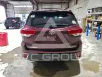 2018 Toyota Highlander photo