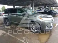 2018 Toyota Highlander photo