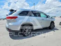 2018 Toyota Highlander photo