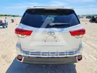 2018 Toyota Highlander photo