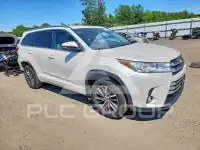 2018 Toyota Highlander photo