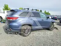 2018 Toyota Highlander photo