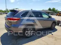 2018 Toyota Highlander photo