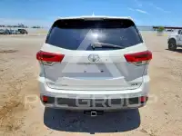 2018 Toyota Highlander photo