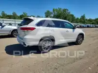2018 Toyota Highlander photo