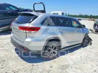 2018 Toyota Highlander photo