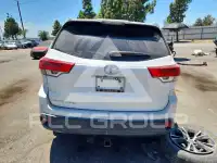 2018 Toyota Highlander photo