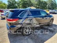 2018 Toyota Highlander photo
